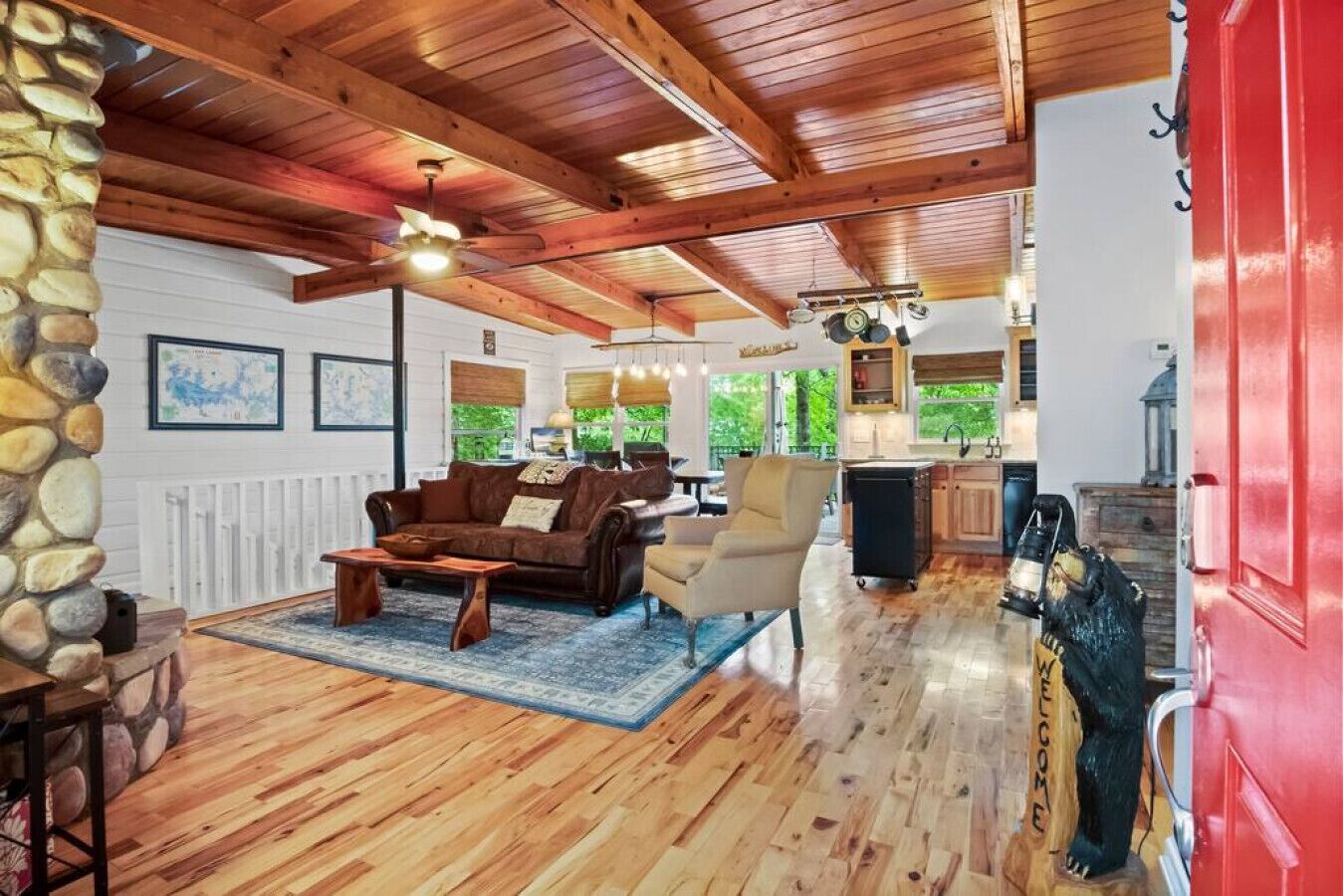 Smart-TV, Kamin, Stereoanlage