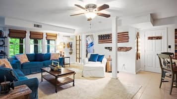 Smart TV, fireplace, stereo