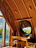 迷你吧（备有免费物品）、客房内保险箱、笔记本电脑工作区、遮光窗帘