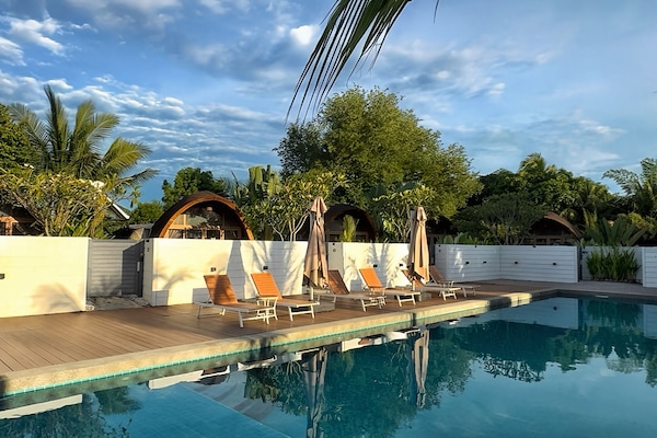 Room, Garden View | Kolam renang terbuka | Kolam renang terbuka