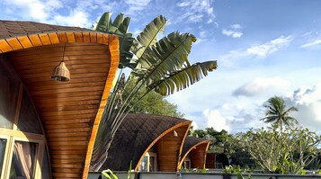 客房, 花园景观 | 迷你吧（备有免费物品）、客房内保险箱、笔记本电脑工作区、遮光窗帘