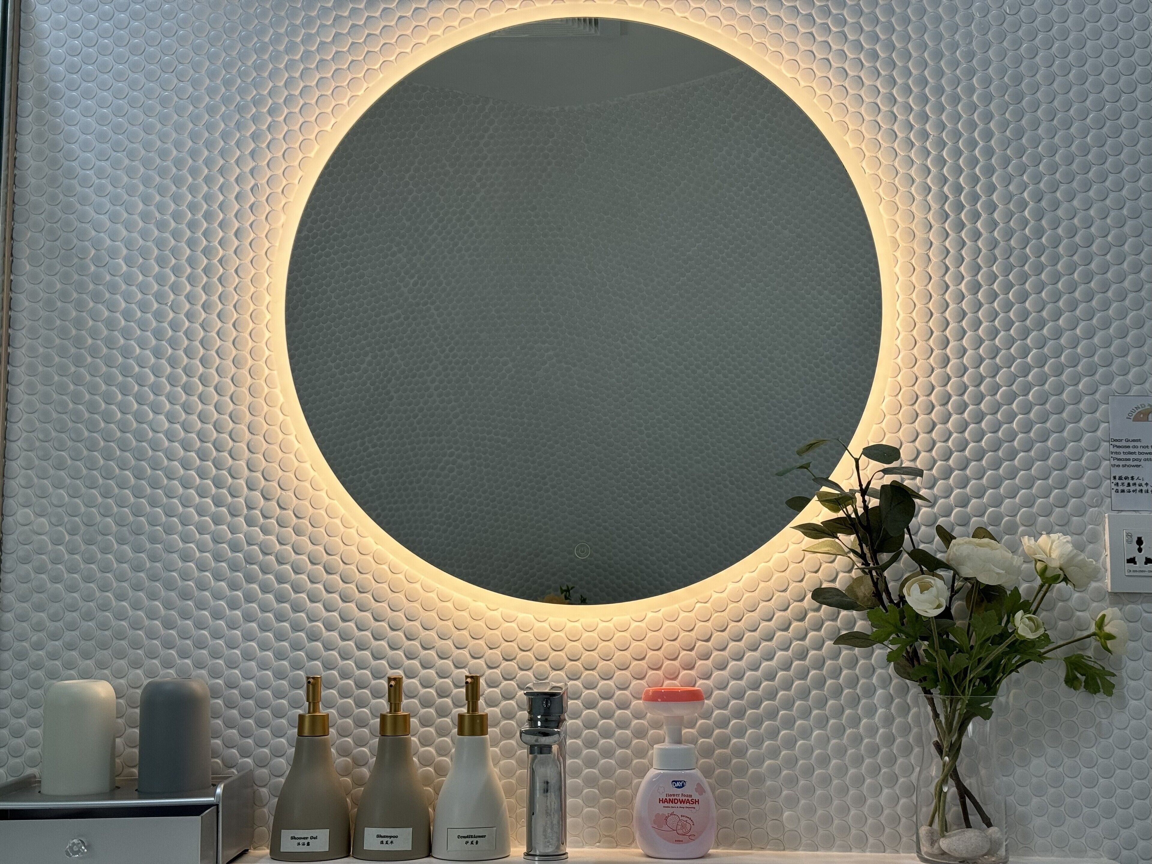 Shower, hydromassage showerhead, free toiletries, hair dryer