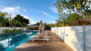 Rum - utsikt mot trädgården | 1 sovrum, gratis produkter i minibar och värdeförvaringsskåp på rummet