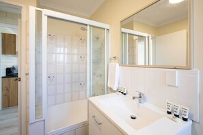 Shower, hair dryer, towels