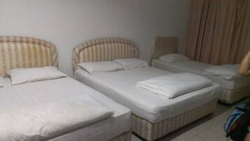 5 bedrooms, desk, iron/ironing board, WiFi