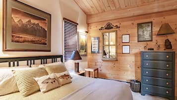 4 bedrooms, desk, iron/ironing board, WiFi