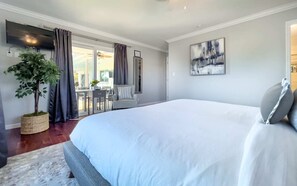 3 Schlafzimmer, Schreibtisch, Bügeleisen/Bügelbrett, Reisekinderbett