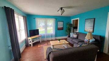 Een smart-tv en een open haard