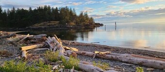 Escape to SEASCAPES on Texada Island!!