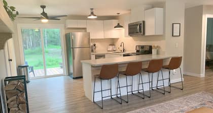 Peaceful & Cozy Alaskan Retreat Near World-Class Fishing & Trails