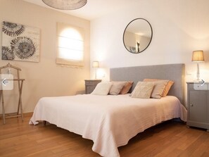 3 slaapkamers, een strijkplank/strijkijzer, wifi, beddengoed