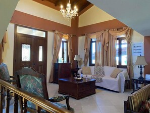 Villa | 4 bedrooms, soundproofing