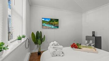 2 phòng ngủ, nệm cao su hoạt tính (memory foam)