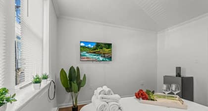 Cozy&Chic 2nd Floor Front