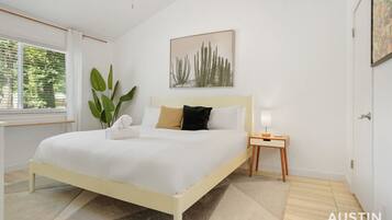 1 soverom, skrivebord, strykejern/-brett og wi-fi (inkludert)