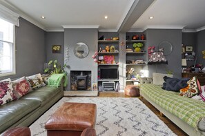 3 bedrooms, Internet - Shepherd s Bush Hideaway (London)