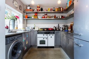 3 bedrooms, Internet - Shepherd s Bush Hideaway (London)