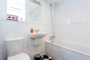 3 bedrooms, Internet - Shepherd s Bush Hideaway (London)