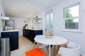 2 bedrooms, Internet - Kentish Cottage in London (London)