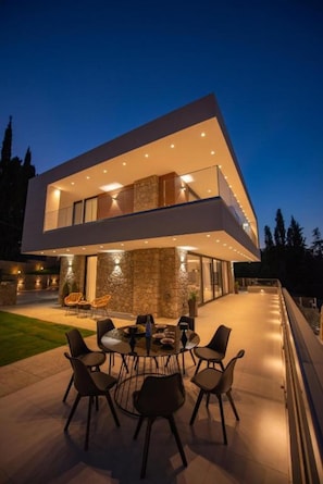 Villa | 5 bedrooms, soundproofing