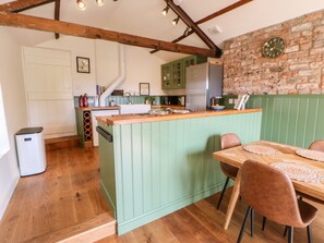 雪櫃、洗碗機、電熱水壺、多士爐