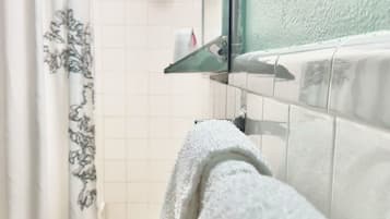 Standard Double Room, 2 Double Beds, Non Smoking | Bathroom | Towels, soap, shampoo, toilet paper