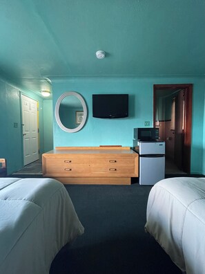 ห้องสแตนดา��ร์ดดับเบิล, เตียงใหญ่ 2 เตียง, ปลอดบุหรี่ | ห้องพักตกแต่งอย่างมีเอกลักษณ์, Wi-Fi ฟรี, ผ้าปูที่นอน