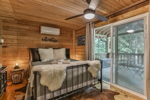 2 bedrooms, free WiFi, bed sheets - Bear Necessities | Ellijay, GA (Ellijay)