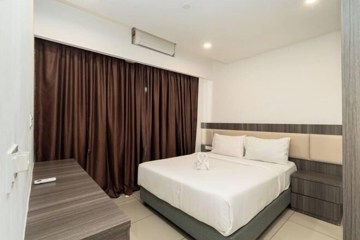 1 bedroom, hypo-allergenic bedding, iron/ironing board, free WiFi