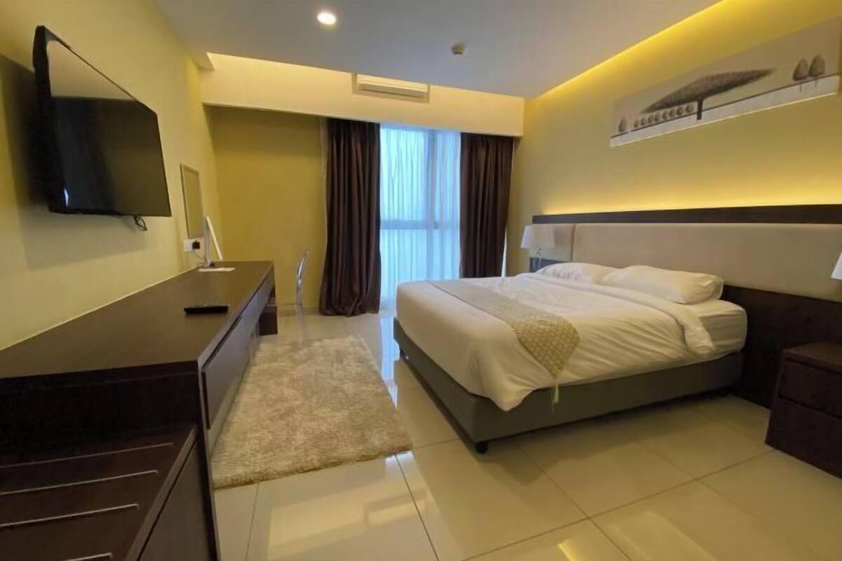 1 bedroom, hypo-allergenic bedding, iron/ironing board, free WiFi