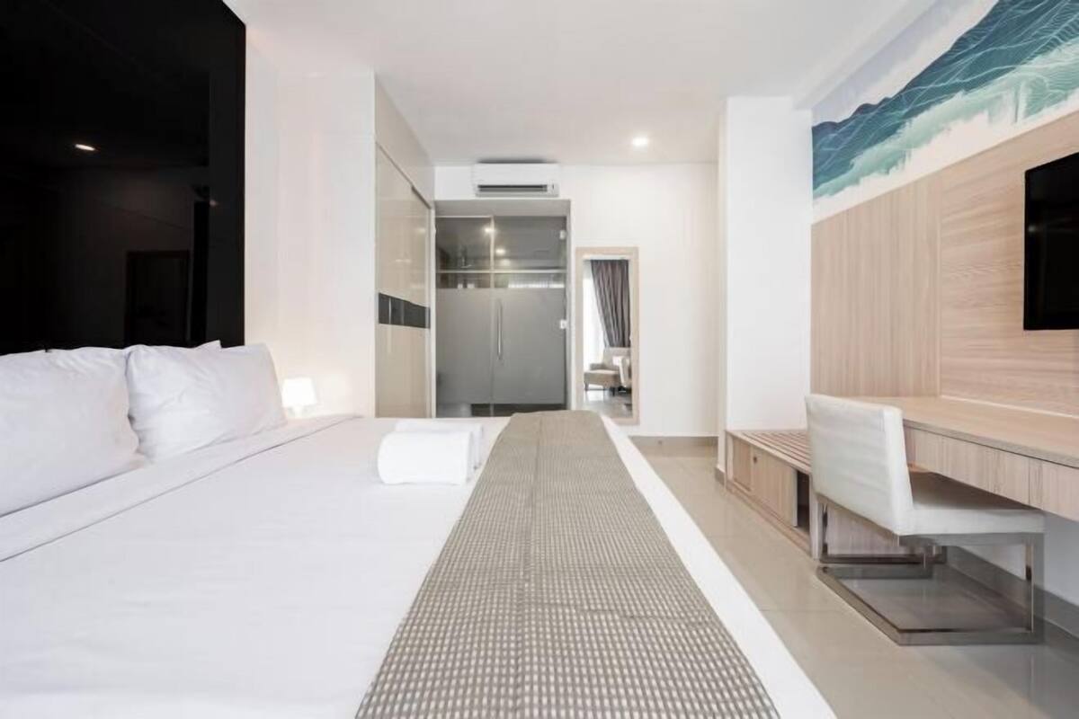 1 bedroom, hypo-allergenic bedding, iron/ironing board, free WiFi
