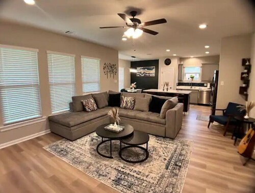 Morden NEW Home in Heart of Lafayette 