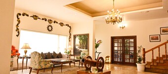 狐晨雾绕橡树度假村