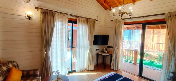 Luxury Suite | Premium bedding, in-room safe, free WiFi, bed sheets