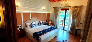 Luxury Suite | Premium bedding, in-room safe, free WiFi, bed sheets - (Baga)
