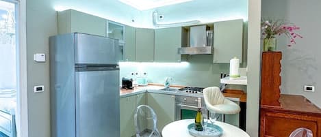 Réfrigérateur, four, plaque de cuisson, lave-vaisselle