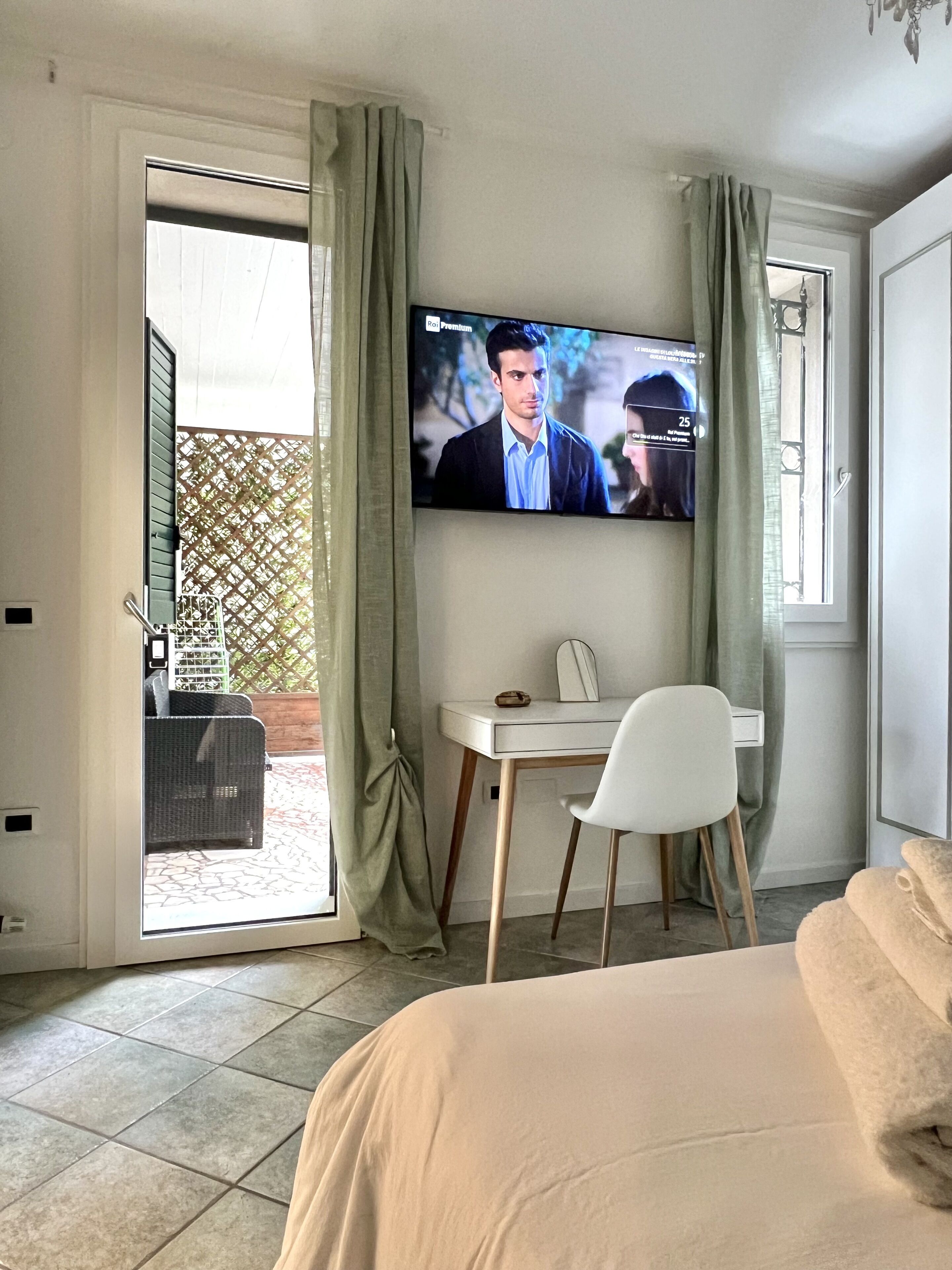 1 bedroom, in-room safe, desk, iron/ironing board