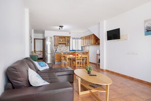 TV, stereo - Vacation Home 'Apartamento Callao, La Graciosa' with Sea View and Wi-Fi (Caleta de Sebo)