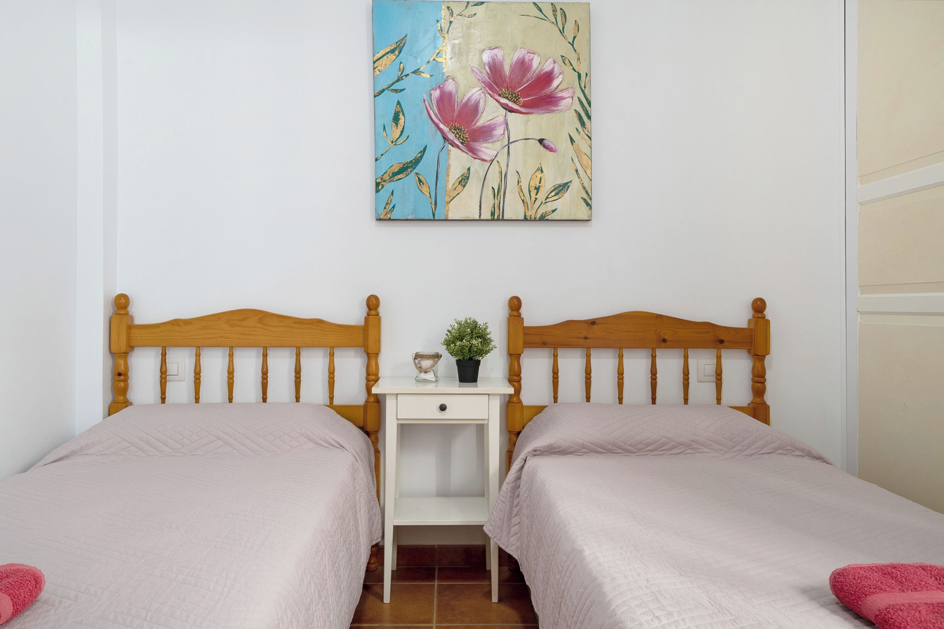 1 habitación, tabla de planchar con plancha, wifi gratis y ropa de cama 