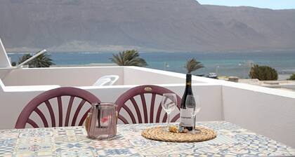 Maison de vacances 'Vista Al Mar, La Graciosa' avec vue sur la mer, terrasse privée et Wi-Fi