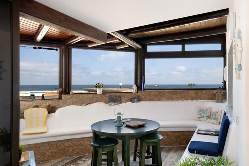 Vacation Home 'Bungalow Famara, Lanzarote' with Sea View, Private Terrace and Wi-Fi