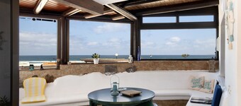 Vacation Home 'Bungalow Famara, Lanzarote' with Sea View, Private Terrace and Wi-Fi