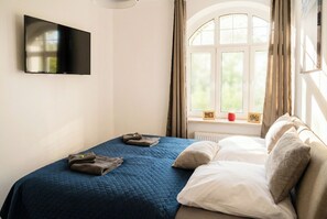 2 bedrooms, iron/ironing board, travel cot, free WiFi