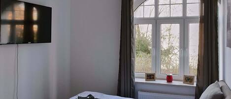 2 chambres, fer et planche à repasser, lit parapluie, Wi-Fi gratuit