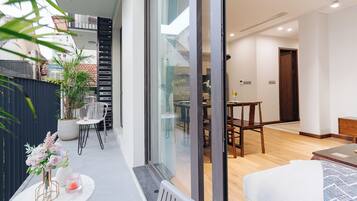 Premium Apartment | Living area | TV