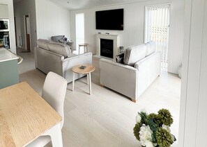 Unclassified image, 2 of 3, button - Retreat Lodge (3 Bed) (Pooley Bridge, Ullswater)