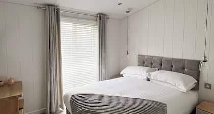 Retreat Lodge (3 Bed)