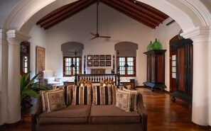 Presidential Suite | Premium bedding, minibar, desk, free WiFi - maya tangalle (Tangalle)