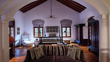 Svit Presidential | Sängtillbehör av högsta kvalitet, minibar, skrivbord och gratis wi-fi