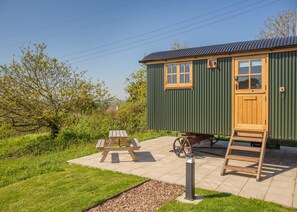 Outdoor dining - 1 bedroom accommodation in St Agnes (St Agnes)